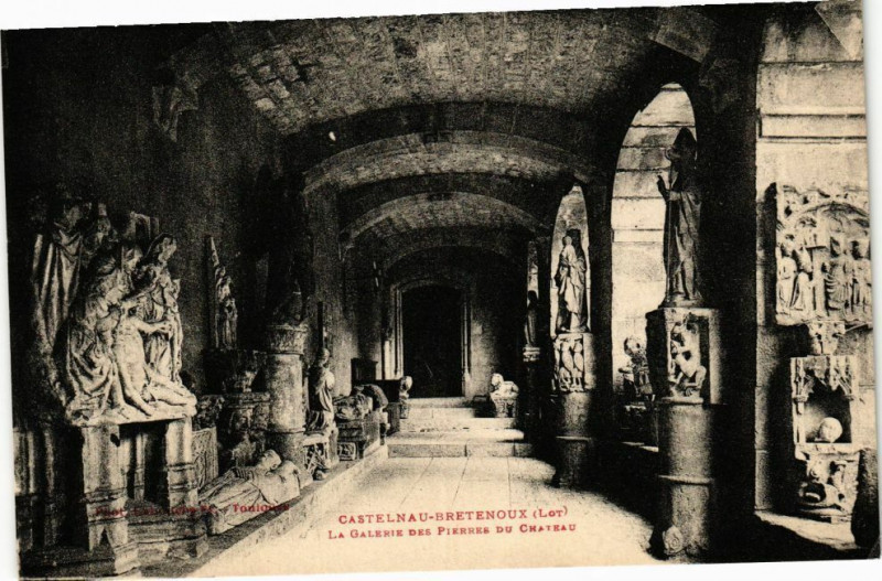 Carte postale ancienne Castelnau - Bretenoux - La Galerie des Pierre du Chateau à Bretenoux