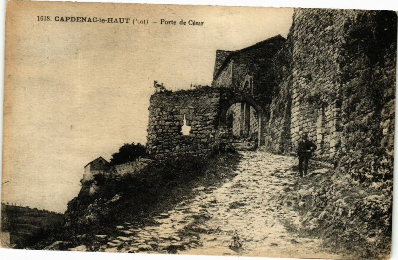 Carte postale ancienne Capdenac-le-Haut - Porte de Cesar à Capdenac