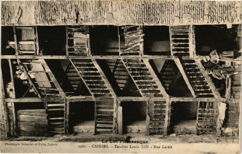Carte postale ancienne Le Lot Pittoresque - Cahors - Escalier Louis Xiii - Rue Lastie à Cahors