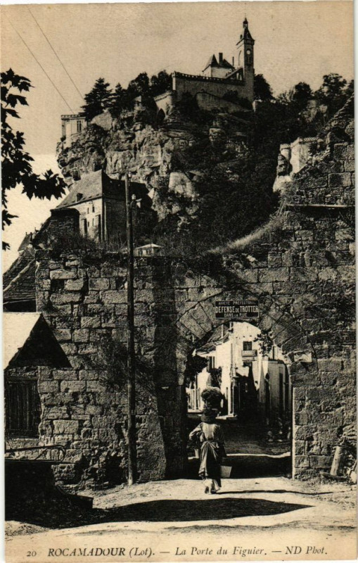Carte postale ancienne Rocamadour-La Porte du Figuier à Rocamadour