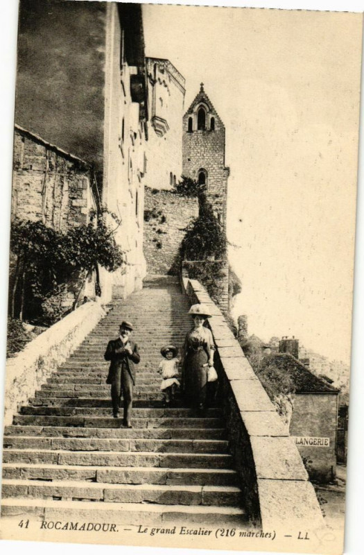 Carte postale ancienne Rocamadour-Le grand Escalier à Rocamadour