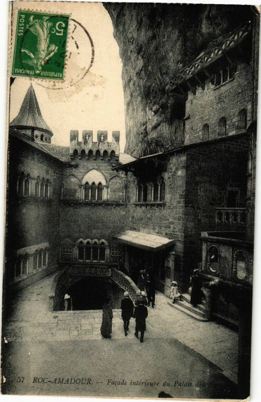 Carte postale ancienne Rocamadour-Facade interieure du Palais à Rocamadour