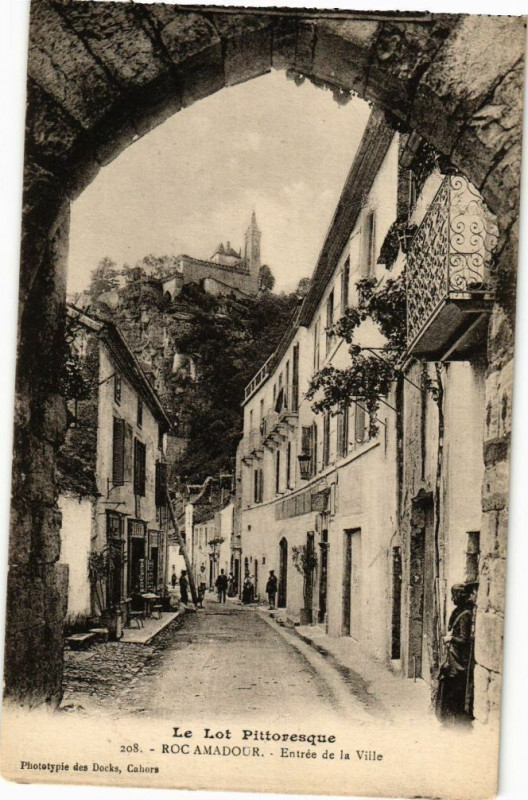 Carte postale ancienne Rocamadour-Entrée de la Ville à Rocamadour