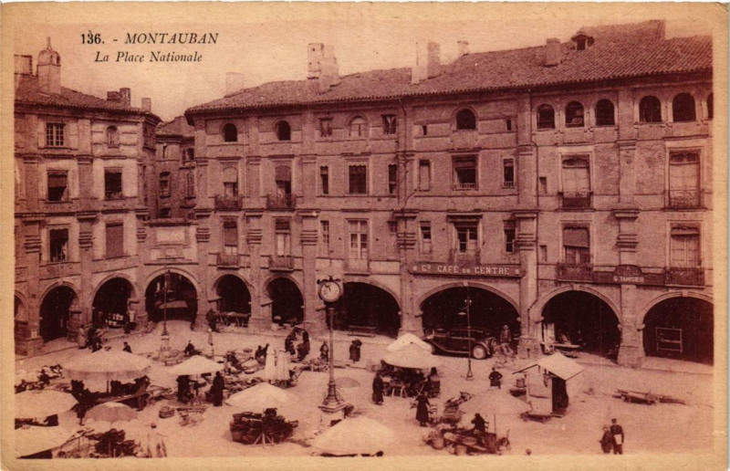 Carte postale ancienne Montauban La Place Nationale à Montauban
