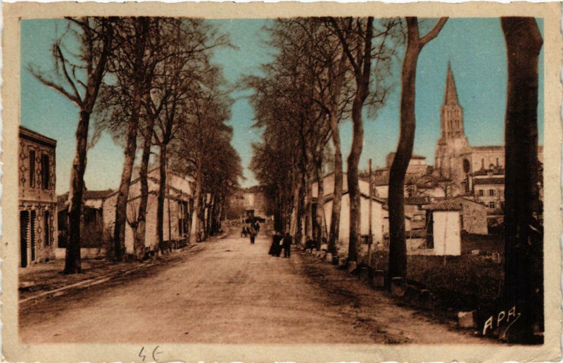 Carte postale ancienne Caussade Avenue de Toulouse à Caussade