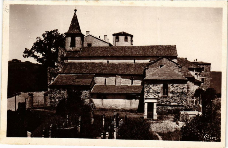 Carte postale ancienne Ambialet Le Prieure et le Monastere des Peres Capucins