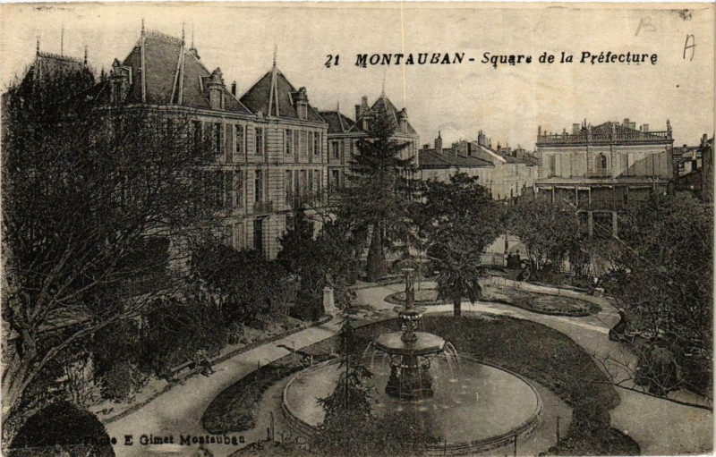 Carte postale ancienne Montauban Square de la Prefecture à Montauban