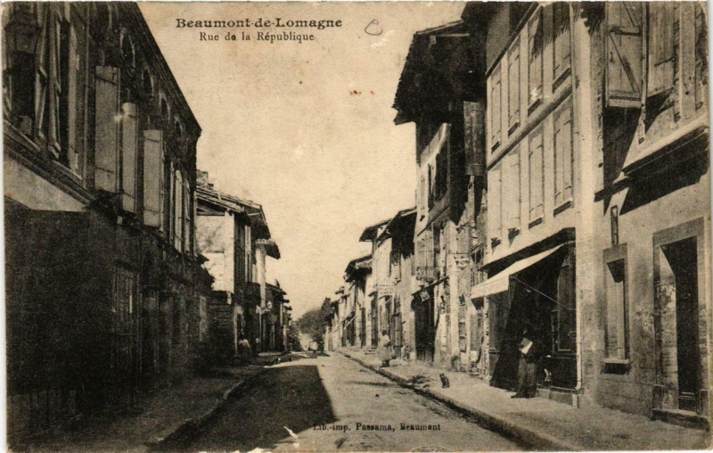 Carte postale ancienne Beaumont-de-Lomange Rue de la Republique