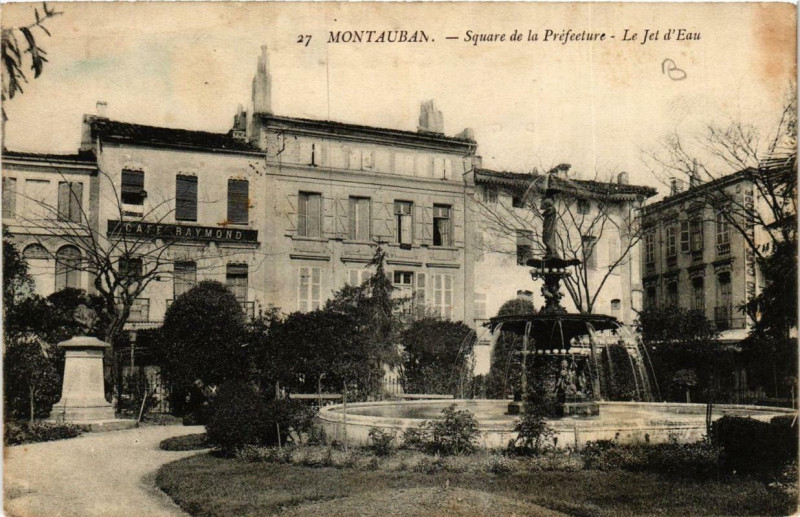 Carte postale ancienne Montauban Square de la Prefecture à Montauban