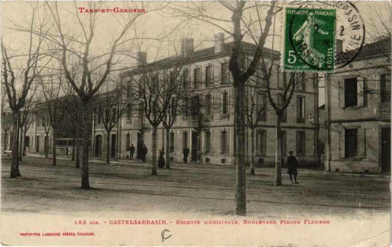 Carte postale ancienne Castelsarrasin Recette municipale, boulevard pierre flamens à Castelsarrasin