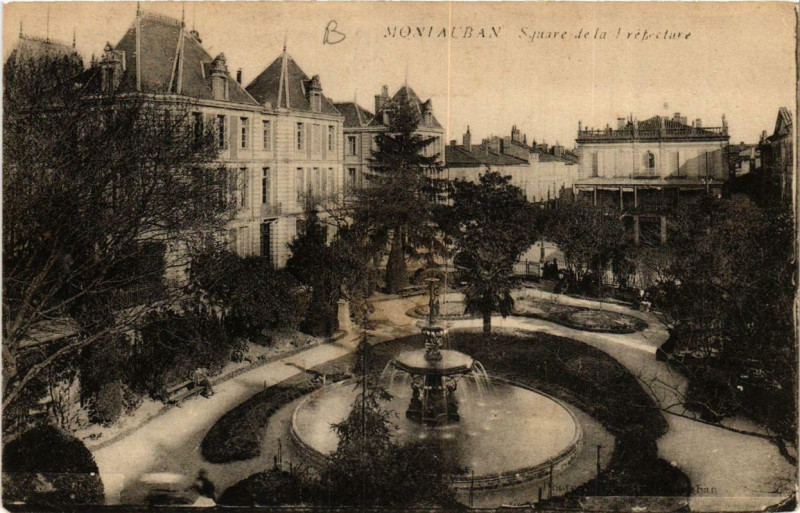 Carte postale ancienne Montauban Square de la Prefecture à Montauban