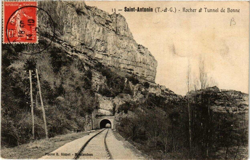 Carte postale ancienne Saint-Antonin Rocher d Tunnel de Bonne