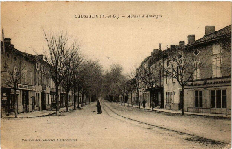 Carte postale ancienne Caussade Avenue d'Auvergne à Caussade
