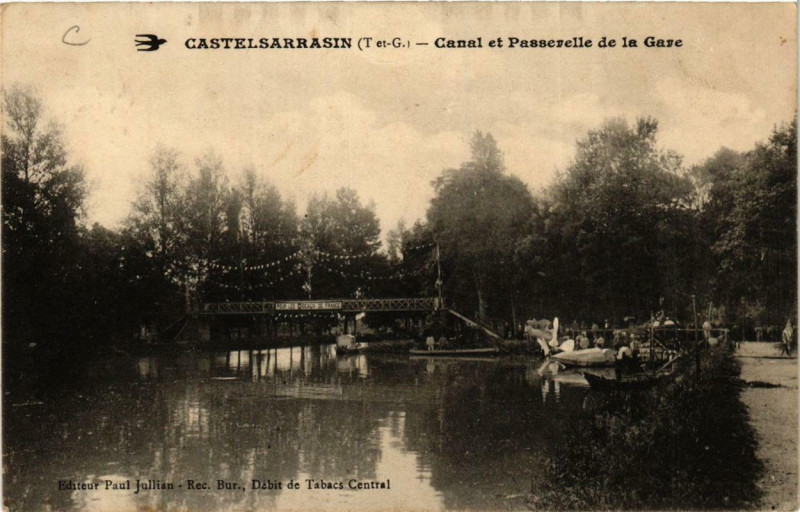 Carte postale ancienne Castelsarrasin Canal et Passerelle de la Gare à Castelsarrasin