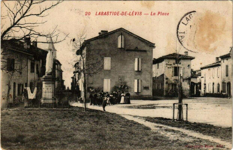 Carte postale ancienne La-Bastide-de-Levis La Place