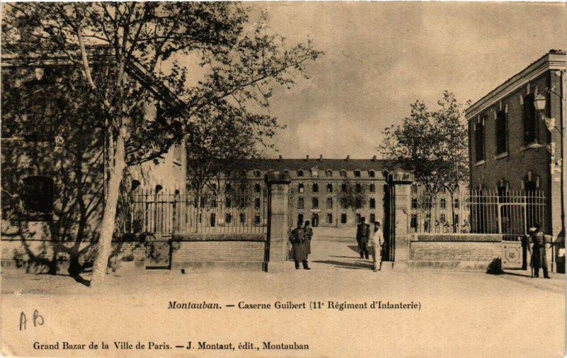 Carte postale ancienne Montauban Caserne Guilbert à Montauban