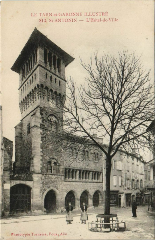 Carte postale ancienne Saint-Antonin Hotel de Ville France à Moissac