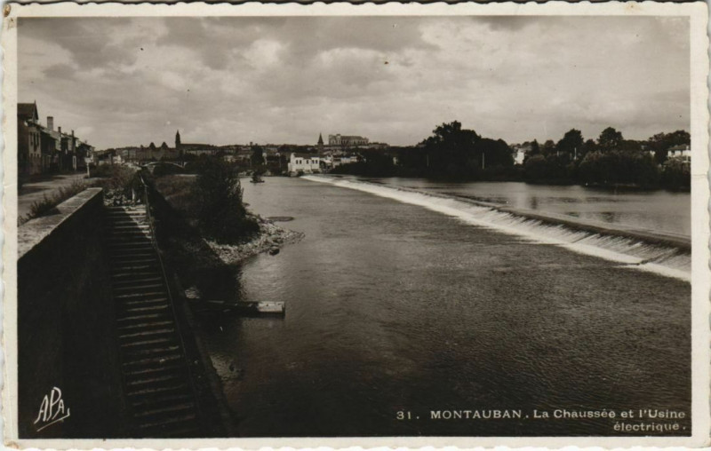 Carte postale ancienne Montauban La Chaussee et l'Usine electrique France à Montauban