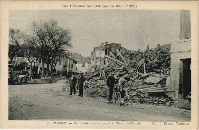 Carte postale ancienne Moissac Rue Faubourg Guillerand et Place Sainte-Blanche France à Moissac