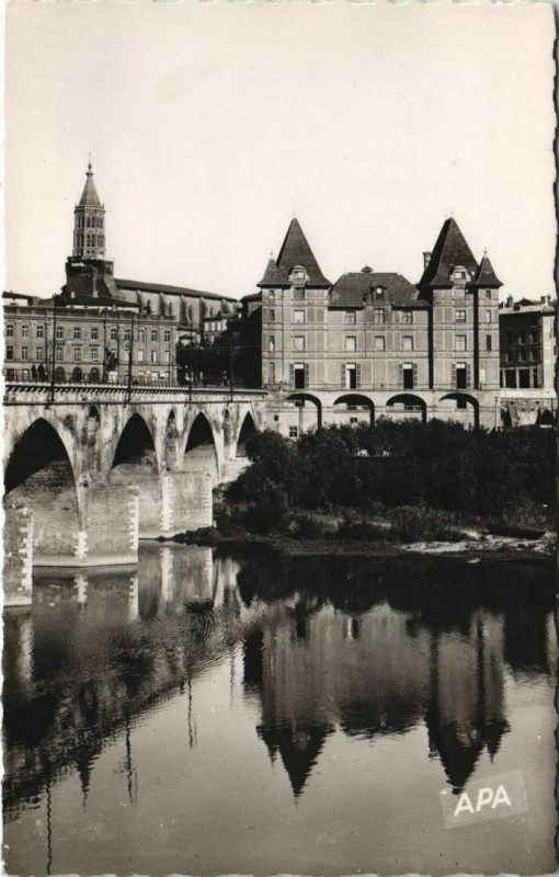 Carte postale ancienne Montauban Le Pont Vieux et Eglise Saint-Jacques France à Montauban