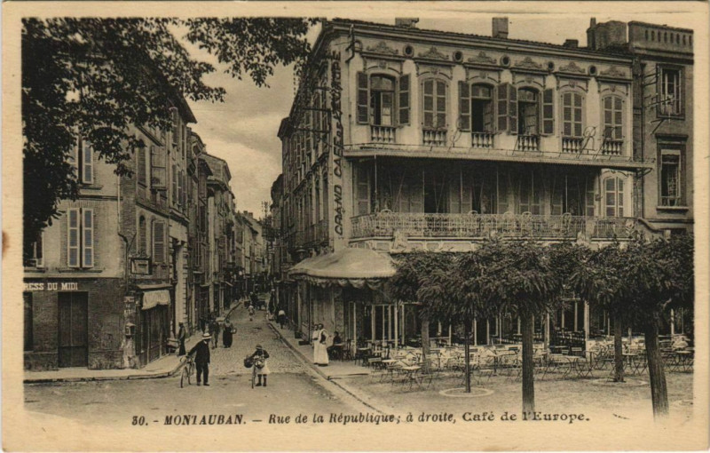 Carte postale ancienne Montauban Rue de la Republique ,Cafe de l'Europe France à Montauban