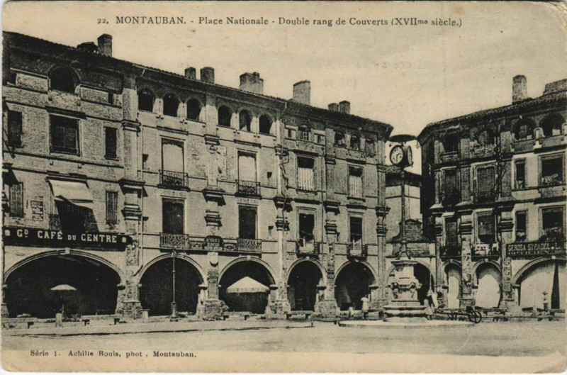 Carte postale ancienne Montauban Place Nationale ,Double rang de Couverts France à Montauban