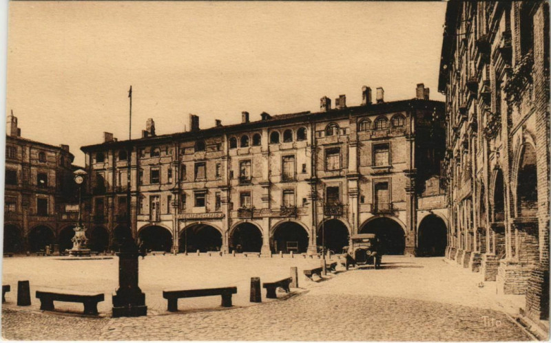Carte postale ancienne Montauban Place Nationale France à Montauban