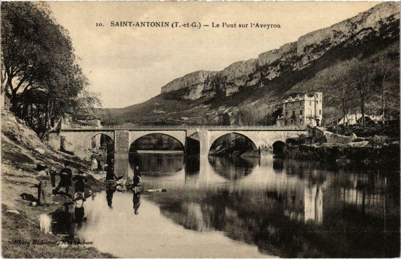 Carte postale ancienne Saint-Antonin - Le Pont sur Aveyron