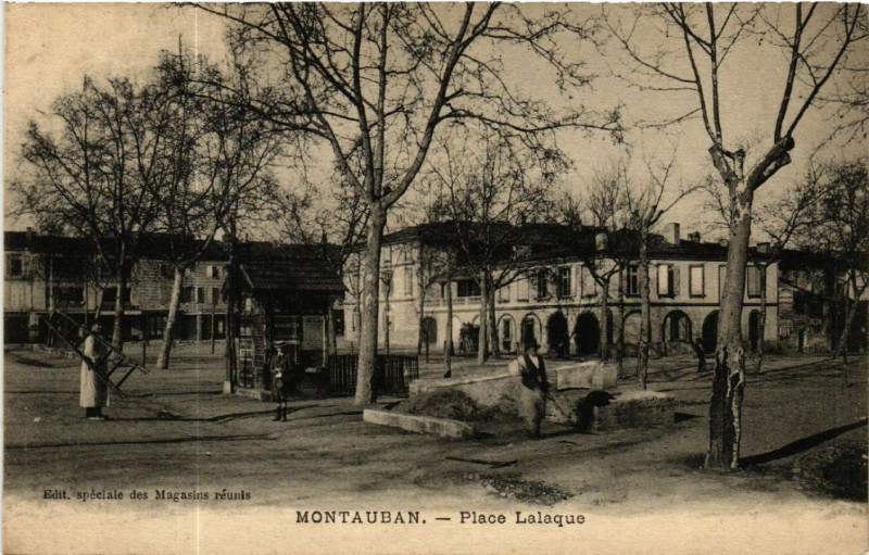 Carte postale ancienne Montauban - Place Lalaque à Montauban