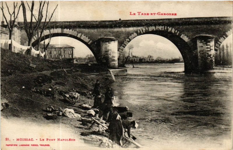 Carte postale ancienne Moissac - Le Pont Napoleon à Moissac