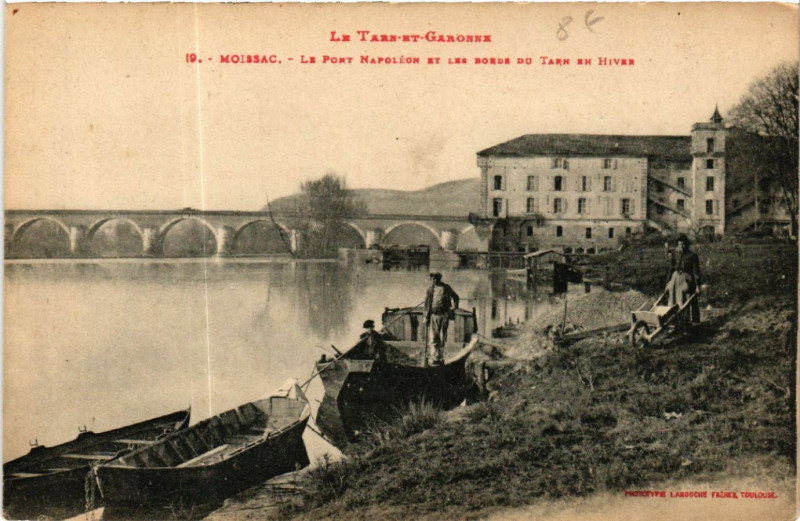 Carte postale ancienne Moissac - Le Pont Napoleon à Moissac
