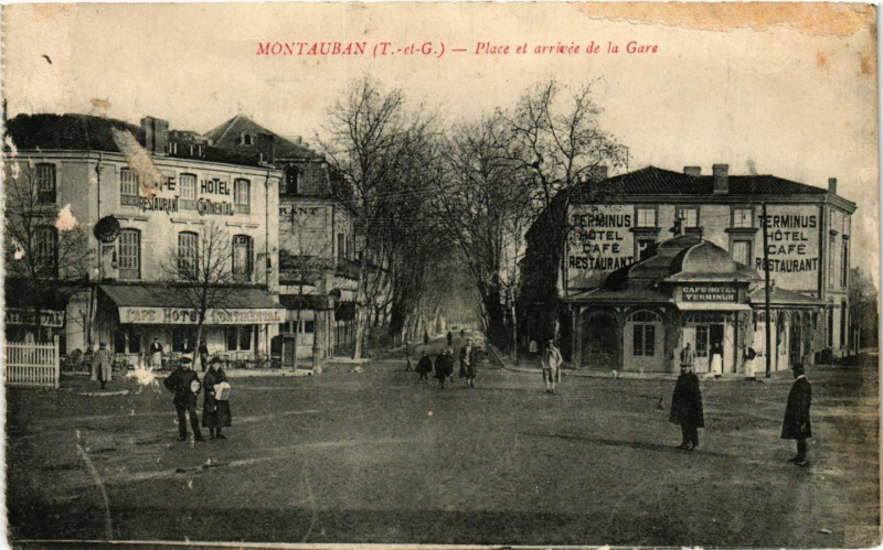 Carte postale ancienne Montauban (T.-et-G.) - Place et arrivée de la Gare à Montauban