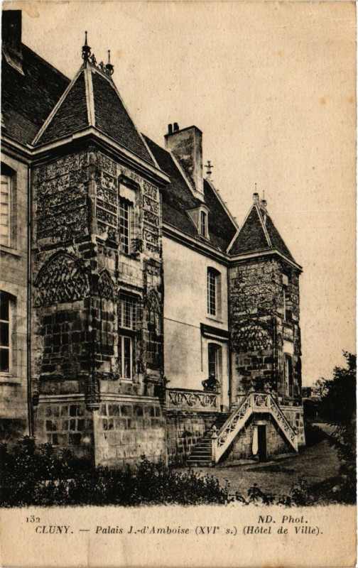 Carte postale ancienne Cluny - Palais J.-d'Ambroise (Xvi s) - (Hotel de Ville)
