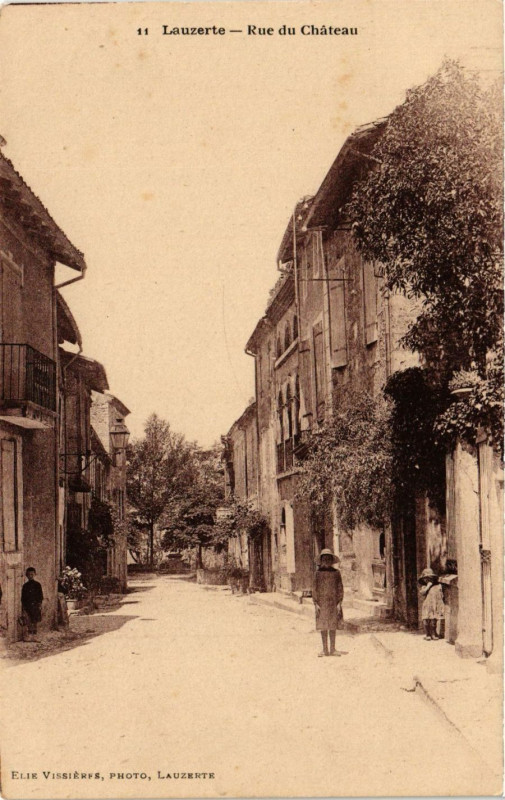 Carte postale ancienne Lauzerte - Rue du Chateau à Lauzerte