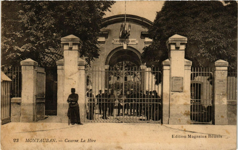 Carte postale ancienne Montauban - Caserne La Hire à Montauban