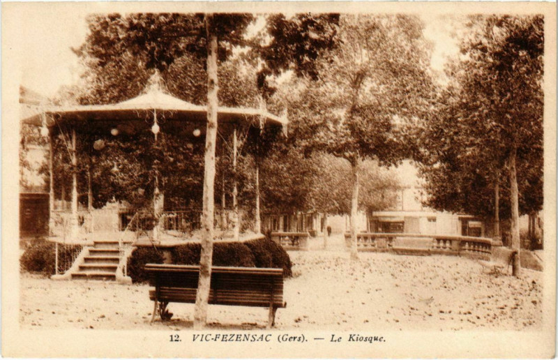 Carte postale ancienne Viz-Fezensac - Le Kiosque