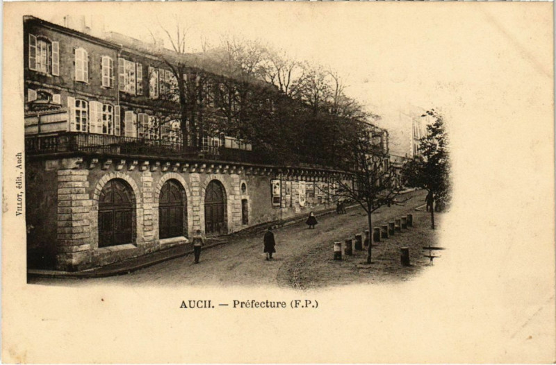 Carte postale ancienne Auch - Prefecture à Auch
