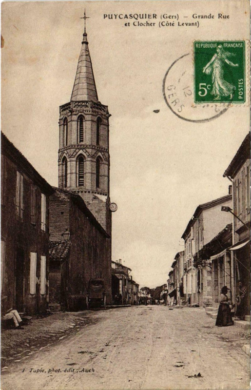Carte postale ancienne Puycasquier - Grande Rue et Clocher à Puycasquier