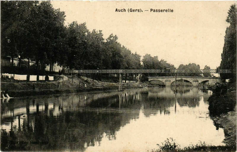 Carte postale ancienne Auch - Passerelle à Auch