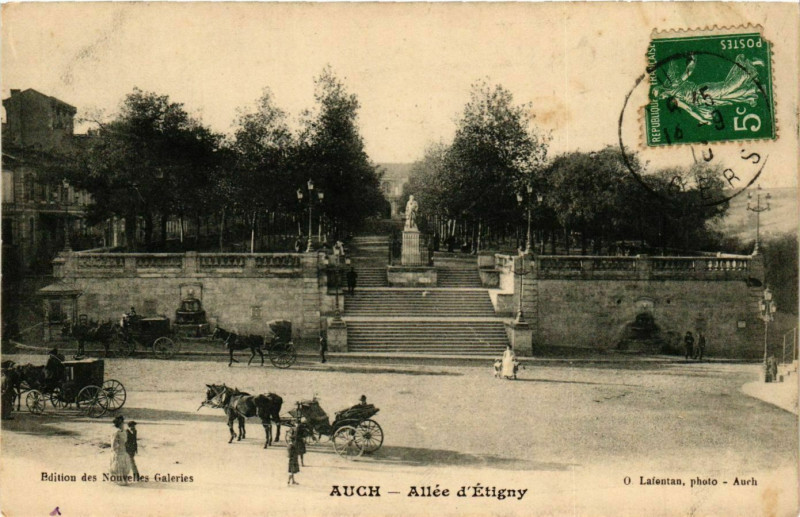 Carte postale ancienne Auch - Allée d'Etigny à Auch