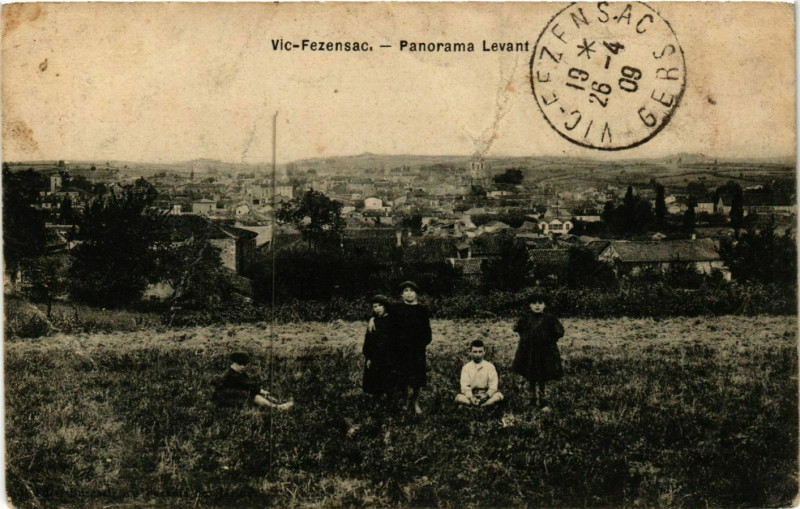 Carte postale ancienne Vic-Fezensac - Panorama Levant à Vic-Fezensac