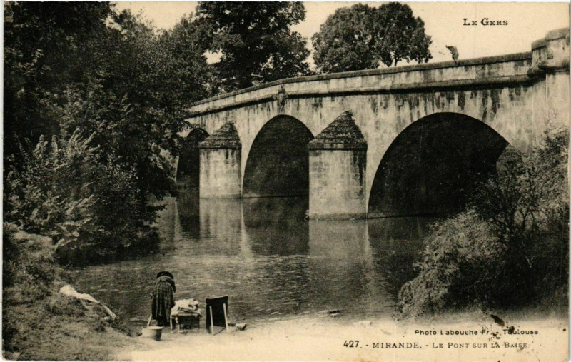 Carte postale ancienne La Gers - Mirande - Le Pont sur la Basse à Mirande