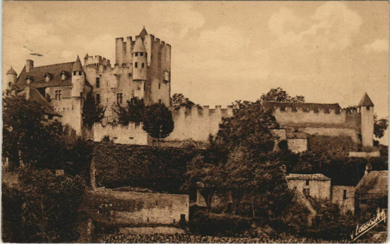 Carte postale ancienne Coins du Perigord - Chateau de Beynac - L'Enceinte Nord