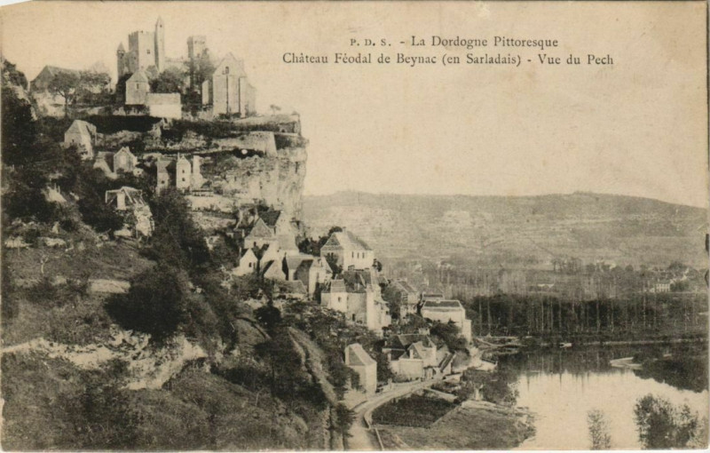Carte postale ancienne Chateau Feodal de Beynac - Vue du Pech