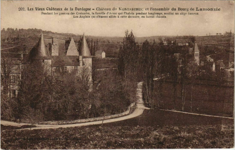 Carte postale ancienne Chateau de Montastruc et l'Ensemble du Bourg de Lamonzie