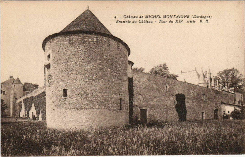 Carte postale ancienne Chateau de Michel-Montaigne - Enceinte du Chateau