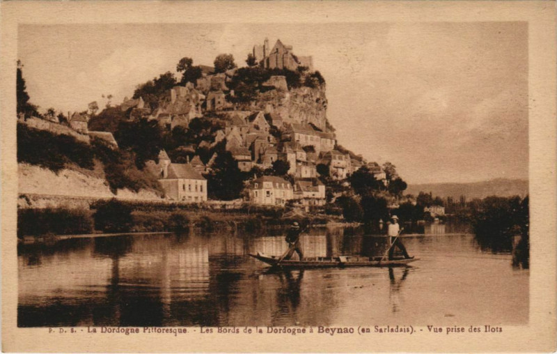 Carte postale ancienne Les Bords de la Dordogne a Beynac - Vue prise des Ilots