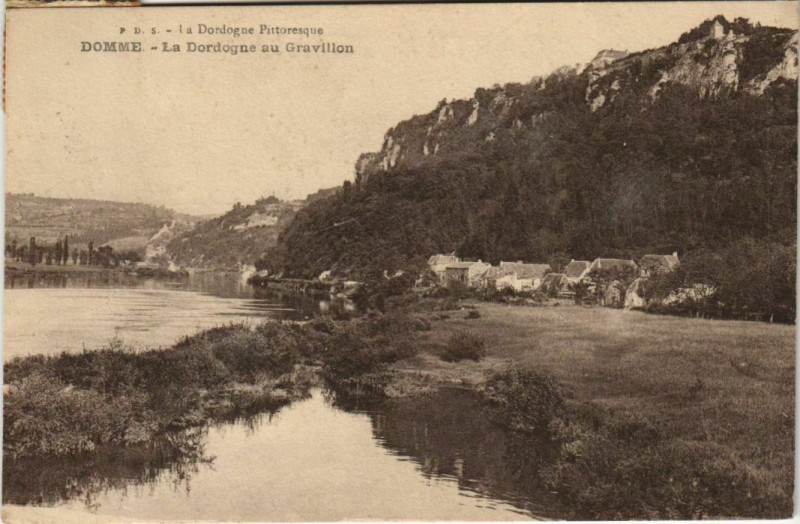 Carte postale ancienne Domme - La Dordogne au Gravillon à Domme