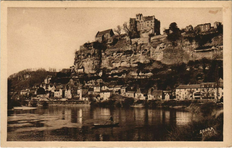 Carte postale ancienne Chateau Feodal de Beynac