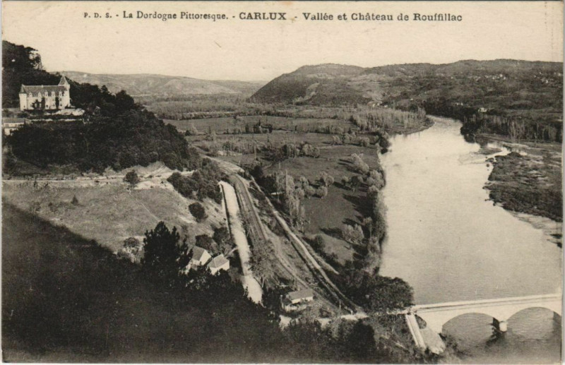Carte postale ancienne Carlux - Vallee et Chateau de Rouffillac à Carlux